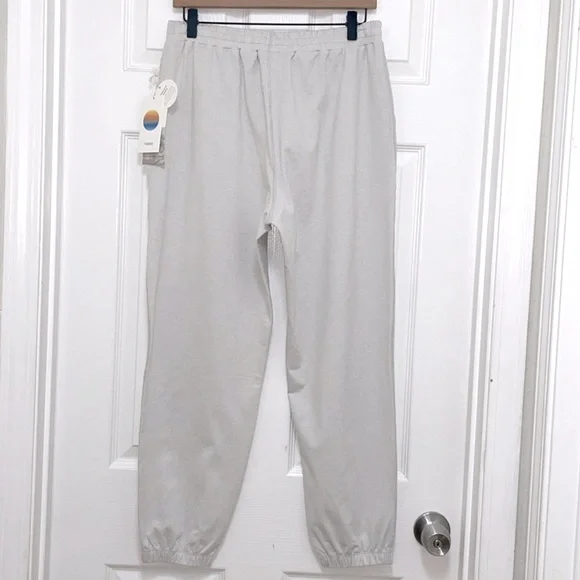 Vuori performance boyfriend jogger in Salt Heather - Picture 5 of 7